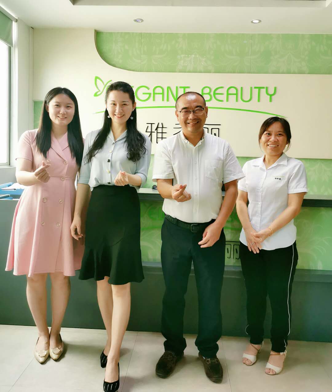 龍華區(qū)工商聯(lián)(總商會(huì))秘書處走訪深圳雅香麗化妝用品有限公司