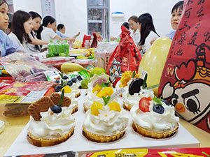 雅香麗化妝用品（深圳）有限公司，八月九月生日會(huì)福利！借此慰勞每一位員工對(duì)工作的辛勤勞作以及用心盡責(zé)!